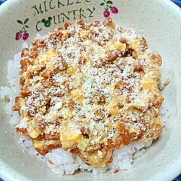納豆の食べ方-黄身＆粉チーズ♪